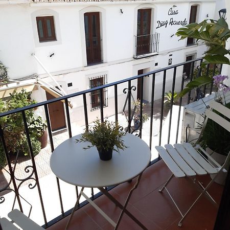 Impressive Apartment With 3 Bedrooms Metres From The Beach Εστεπόνα Εξωτερικό φωτογραφία