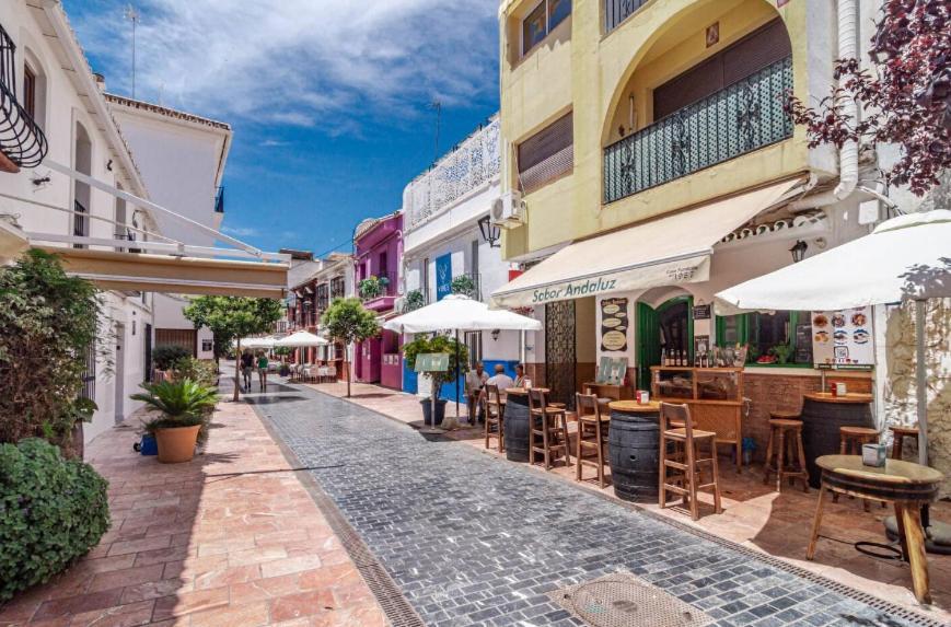 Impressive Apartment With 3 Bedrooms Metres From The Beach Εστεπόνα Εξωτερικό φωτογραφία