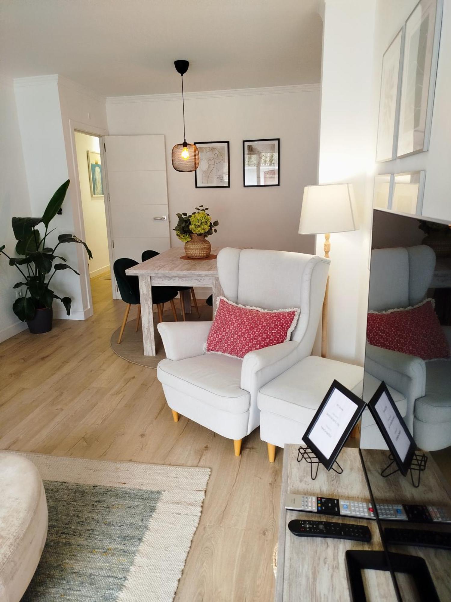 Impressive Apartment With 3 Bedrooms Metres From The Beach Εστεπόνα Εξωτερικό φωτογραφία